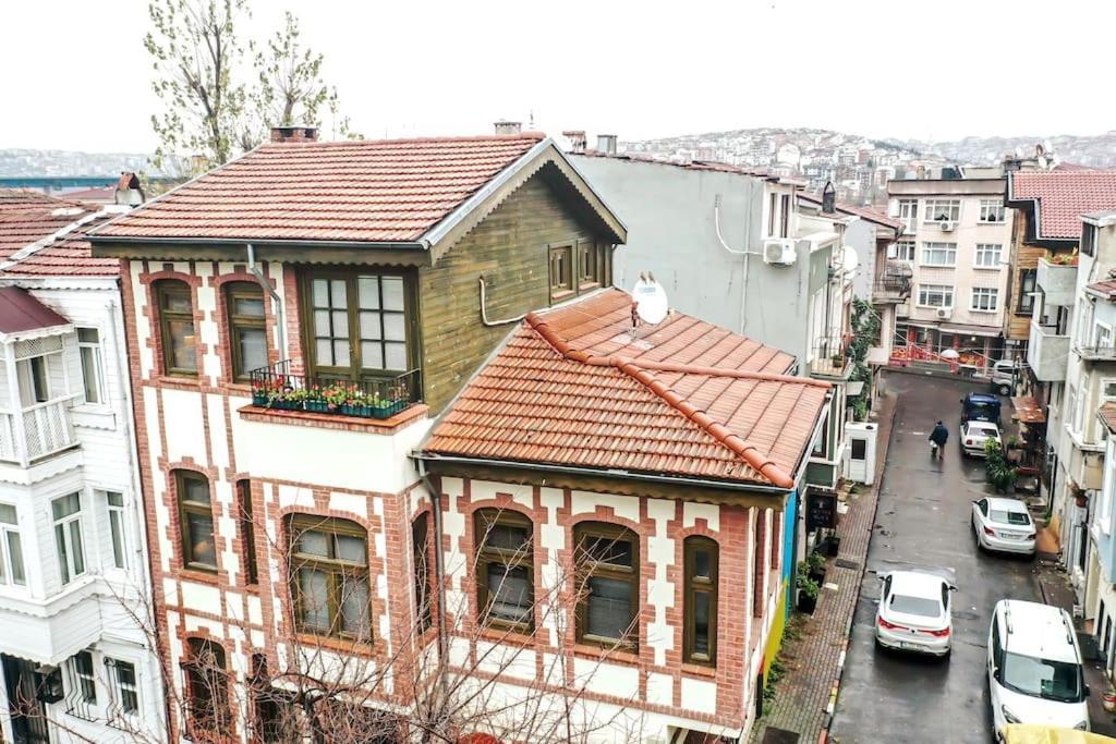 Historical Greco-Ottoman Pavilion Near Tram In Fatih Стамбул Екстер'єр фото